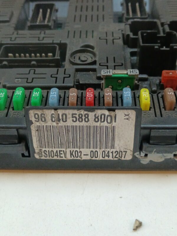 CAJA RELES / FUSIBLES / MODULO BSI CITROEN C5 BERLINA 2.0 HDi Magic DIESEL Motor 2,0 Ltr.  109 CV  [2001 - 2004] 5 Puertas - Imagen 2