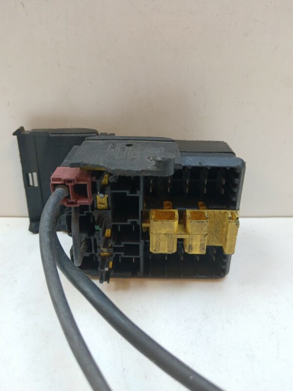 CAJA RELES / FUSIBLES CITROEN SAXO 1.5 D SX DIESEL Motor 1,5 Ltr.  57 CV  [1999 - 2004] 3 Puertas