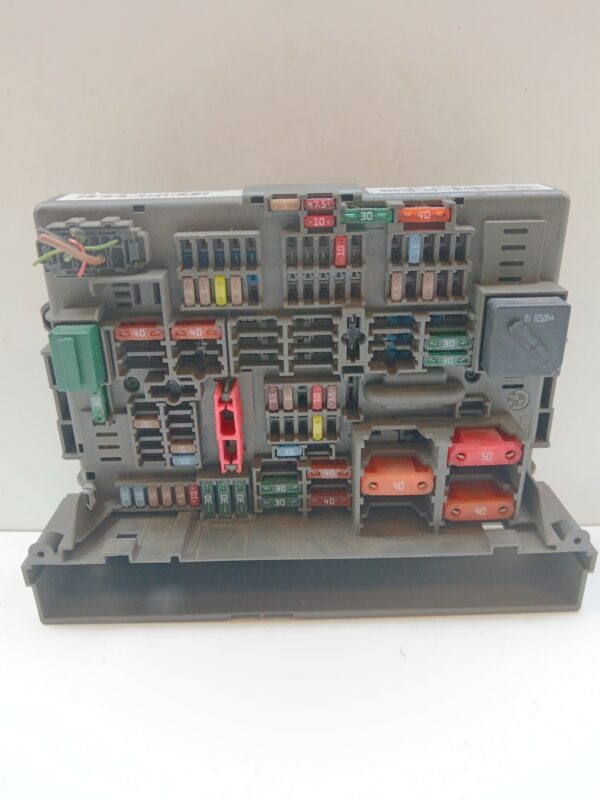 CAJA RELES / FUSIBLES BMW SERIE 3 BERLINA (E90) 320d DIESEL Motor 2,0 Ltr.  177 CV  [2004 - 2012] 4 Puertas - Imagen 5