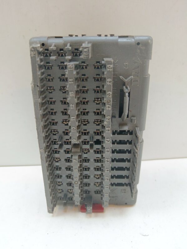 CAJA RELES / FUSIBLES PEUGEOT 306 BERLINA 4 PUERTAS (S1) Style D DIESEL Motor 1,9 Ltr.  68 CV  [1994 - 1997] 4 Puertas