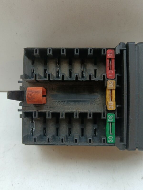 CAJA RELES / FUSIBLES CITROEN XSARA BERLINA 1.9D Tonic DIESEL Motor 1,9 Ltr.  69 CV  [1997 - 2005] 5 Puertas - Imagen 2