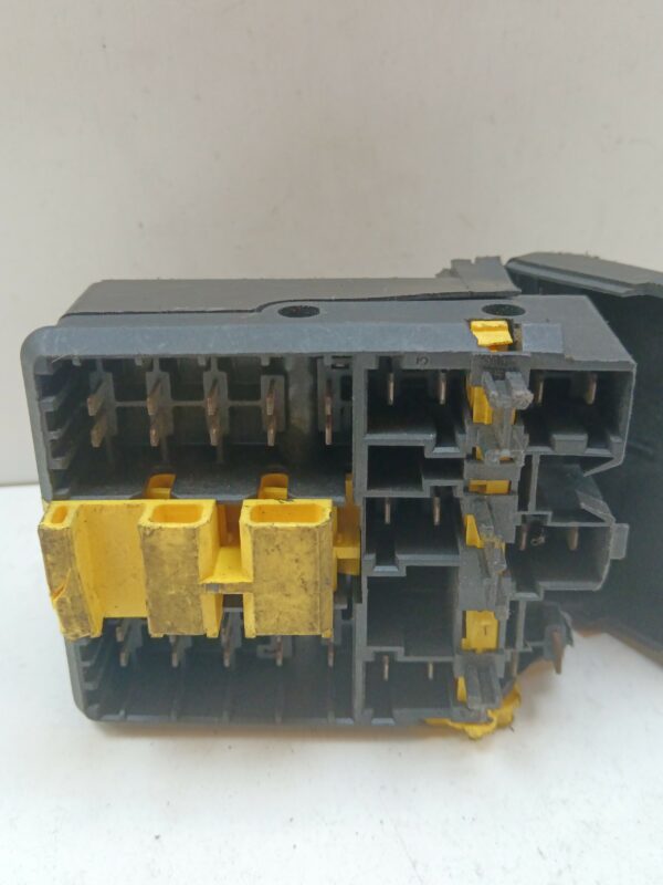 CAJA RELES / FUSIBLES CITROEN SAXO 1.5 D Furio DIESEL Motor 1,5 Ltr.  57 CV  [1999 - 2004] 5 Puertas - Imagen 4