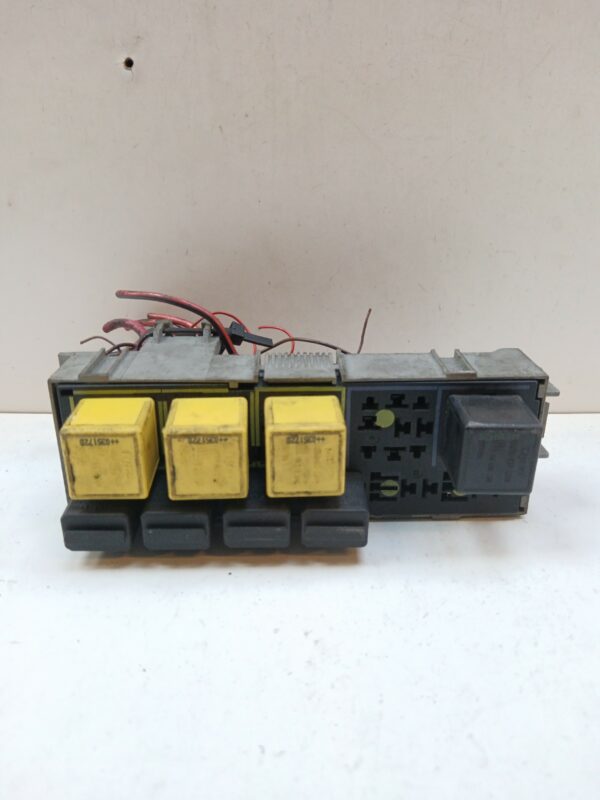 CAJA RELES / FUSIBLES OPEL CORSA 2 Club DIESEL Motor 1,7 Ltr.  65 CV  [2000 - 2003] 5 Puertas