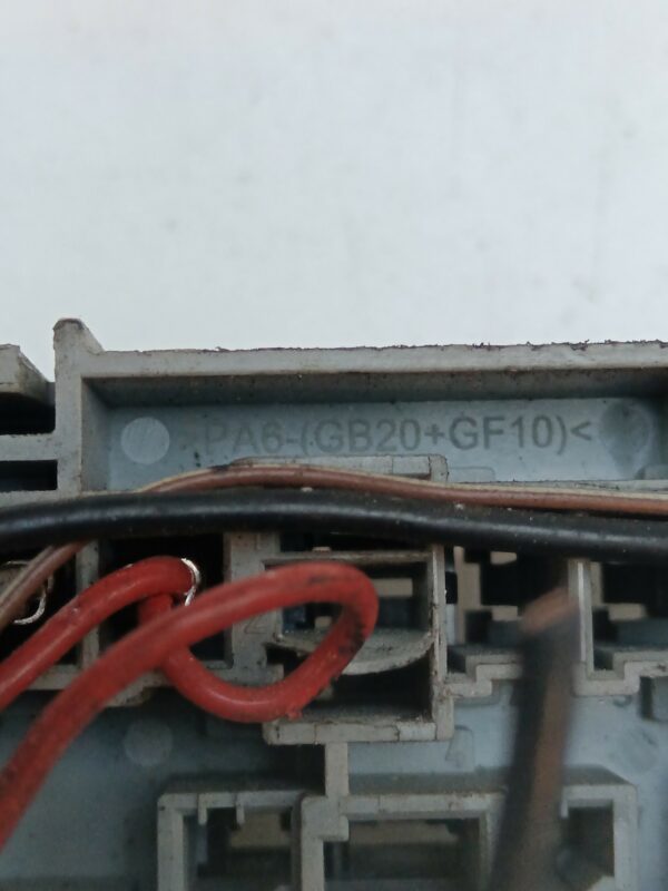 CAJA RELES / FUSIBLES OPEL CORSA 2 Club DIESEL Motor 1,7 Ltr.  65 CV  [2000 - 2003] 5 Puertas - Imagen 3