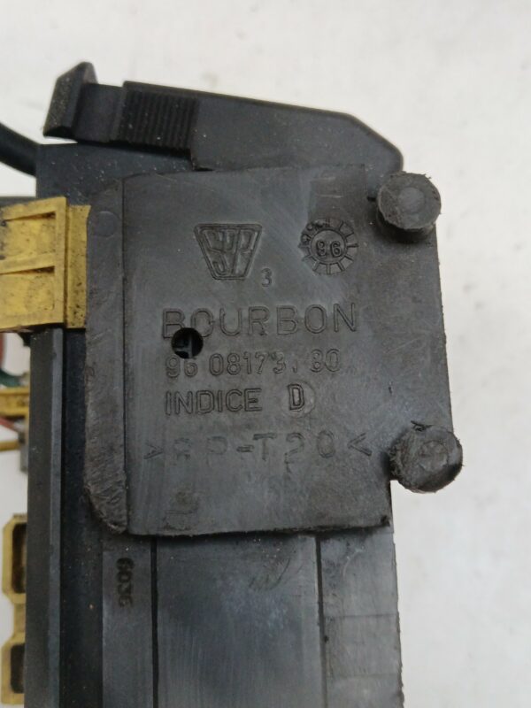 CAJA RELES / FUSIBLES CITROEN SAXO 1.5 D SX DIESEL Motor 1,5 Ltr.  57 CV  [1999 - 2004] 3 Puertas - Imagen 2
