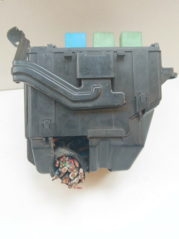 CAJA RELES / FUSIBLES SUZUKI GRAND VITARA JB (JT) 1,9 Ltr. DDIS JLX-E 5-türig DIESEL Motor 1,9 Ltr.  129 CV  [2005 - 2014] 5 Puertas - Imagen 4