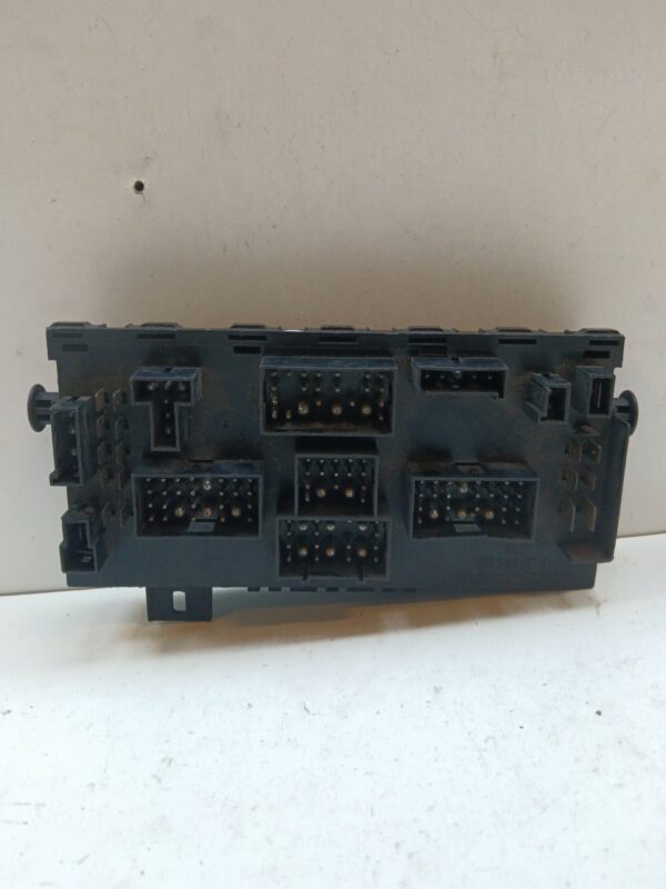 CAJA RELES / FUSIBLES VOLKSWAGEN JETTA (1K2) Advance DIESEL Motor 1,9 Ltr.  105 CV  [2005 - 2010] 4 Puertas
