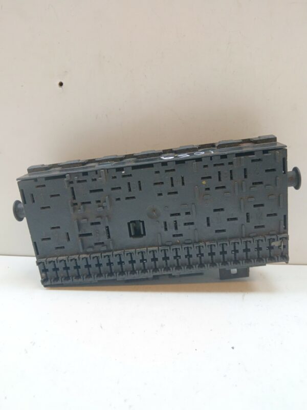 CAJA RELES / FUSIBLES VOLKSWAGEN JETTA (1K2) Advance DIESEL Motor 1,9 Ltr.  105 CV  [2005 - 2010] 4 Puertas - Imagen 2