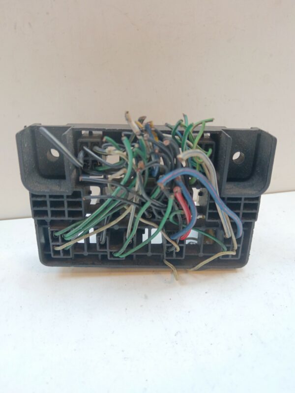 CAJA RELES / FUSIBLES HYUNDAI ACCENT (MC) GL NAFTA Motor 1,4 Ltr.  97 CV  [2006 - 2010] 3 Puertas - Imagen 3