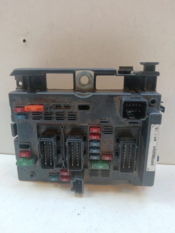 CAJA RELES / FUSIBLES / MODULO BSM PEUGEOT 307 BREAK / SW (S1) SW PACK DIESEL Motor 1,6 Ltr.  109 CV  [2002 - 2005] 5 Puertas