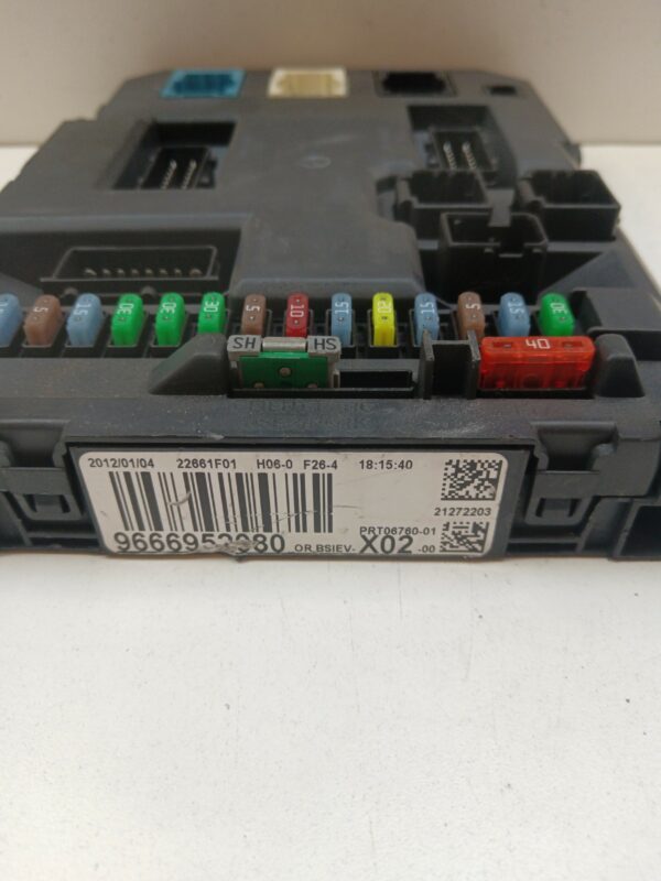 CAJA RELES / FUSIBLES / MODULO BSI CITROEN C3 Exclusive DIESEL Motor 1,6 Ltr.  92 CV  [2009 - 2017] 5 Puertas - Imagen 2