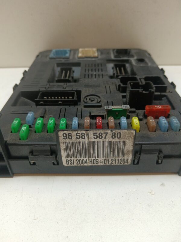 CAJA RELES / FUSIBLES / MODULO BSI CITROEN C5 BERLINA 2.0 HDi Magic DIESEL Motor 2,0 Ltr.  109 CV  [2001 - 2004] 5 Puertas - Imagen 2