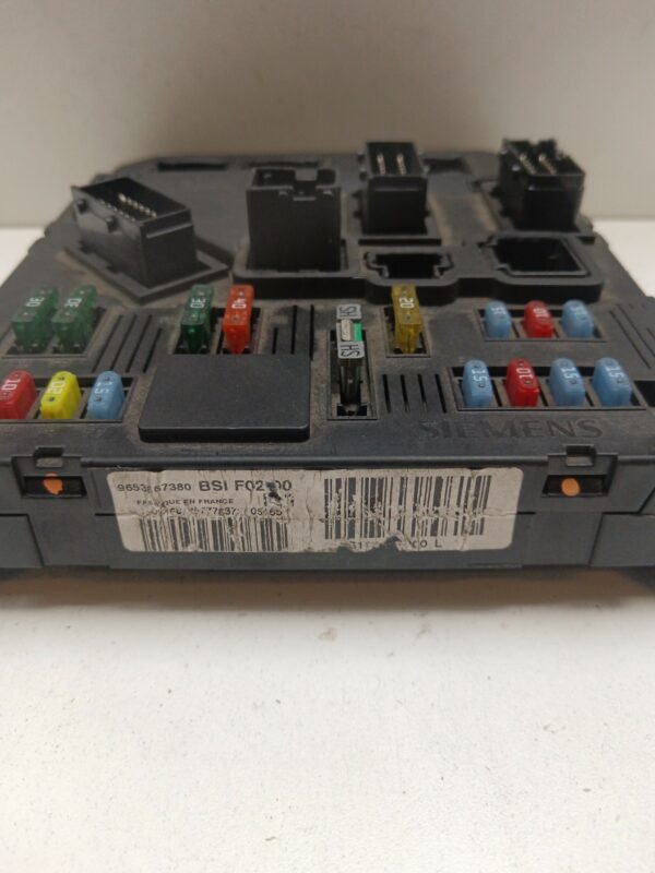 CAJA RELES / FUSIBLES / MODULO BSI CITROEN C2 Furio NAFTA 95 Motor 1,4 Ltr.  73 CV  [2003 - 2010] 3 Puertas - Imagen 2