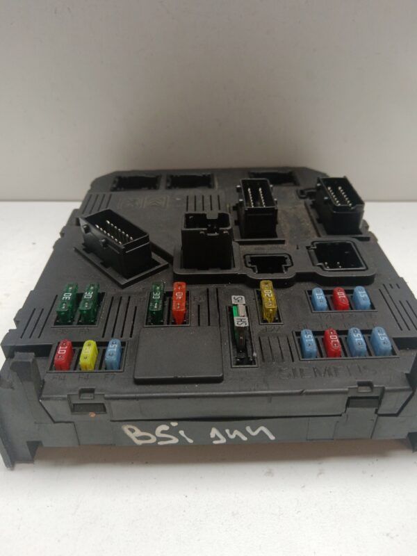 CAJA RELES / FUSIBLES / MODULO BSI CITROEN C3 1.1 SX Plus NAFTA 95 Motor 1,1 Ltr.  60 CV  [1995 - 2010] 5 Puertas - Imagen 2