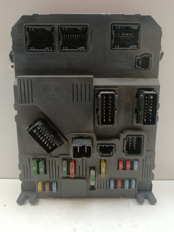 CAJA RELES / FUSIBLES / MODULO BSI PEUGEOT 407 SW ST Sport DIESEL Motor 2,0 Ltr.  136 CV  [2004 - 2011] 5 Puertas