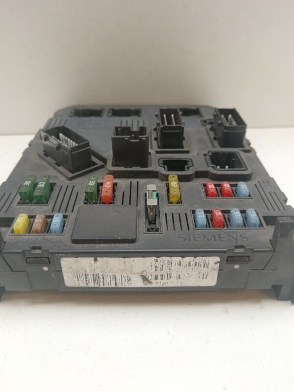 CAJA RELES / FUSIBLES / MODULO BSI PEUGEOT 407 SW ST Sport DIESEL Motor 2,0 Ltr.  136 CV  [2004 - 2011] 5 Puertas - Imagen 2