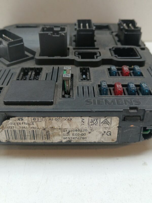 CAJA RELES / FUSIBLES / MODULO BSI PEUGEOT 206 BERLINA X-Line NAFTA 95 Motor 1,1 Ltr.  60 CV  [1998 - 2010] 5 Puertas - Imagen 2