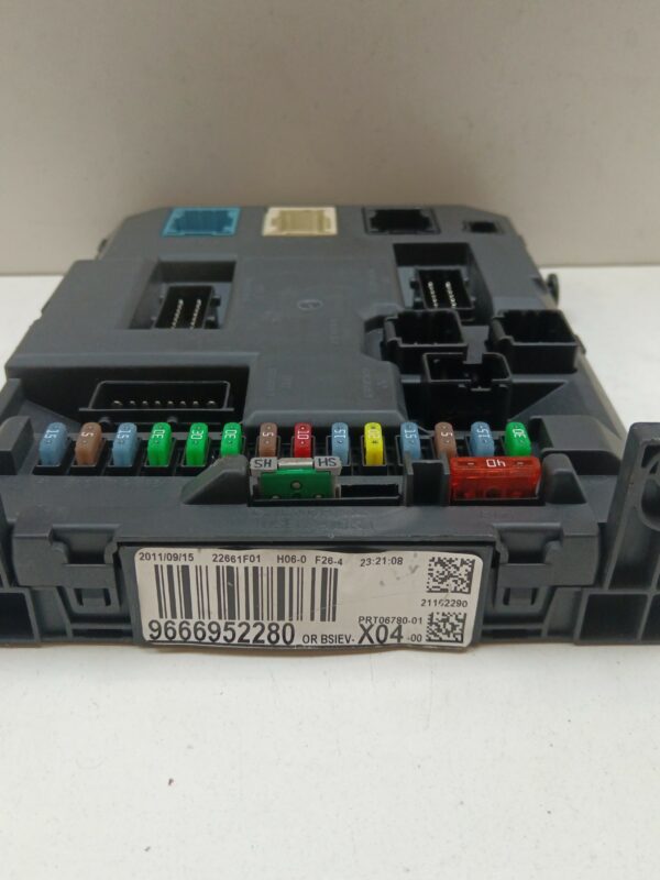 CAJA RELES / FUSIBLES / MODULO BSI CITROEN C3 1.4 HDi Exclusive DIESEL Motor 1,4 Ltr.  68 CV  [1995 - 2010] 5 Puertas - Imagen 2