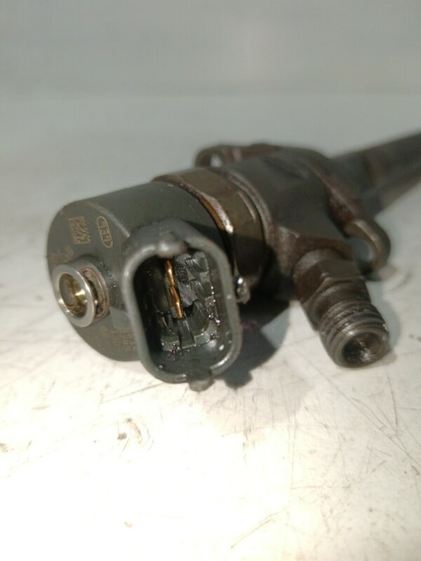 INYECTOR PEUGEOT 206 BERLINA 1.6 HDi FAP CAT (9HZ / DV6TED4) DIESEL Motor 1,6 Ltr.  109 CV  [1998 - 2010] 3 Puertas - Imagen 3