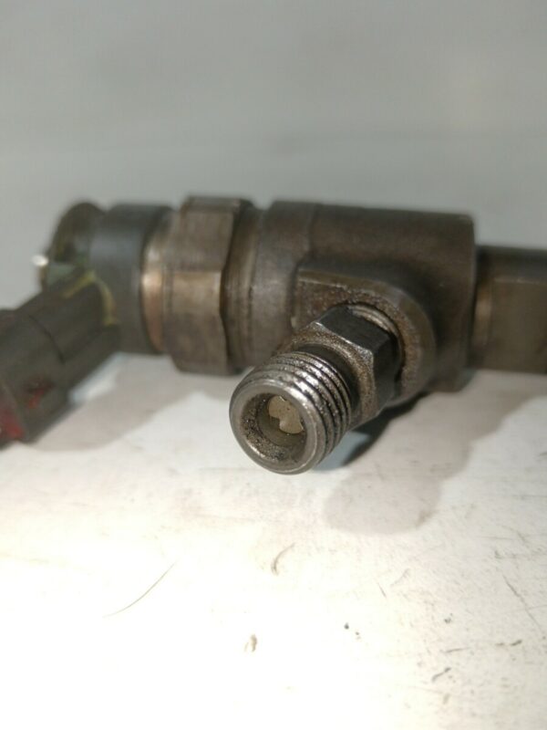 INYECTOR PEUGEOT 206 BERLINA 1.4 HDi DIESEL Motor 1,4 Ltr.  68 CV  [1998 - 2010] 3 Puertas - Imagen 4
