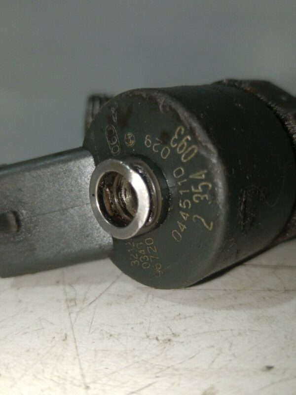 INYECTOR BMW SERIE 7 (E38) 3.0 24V Turbodiesel CAT DIESEL Motor 3,0 Ltr.  193 CV  [1994 - 2001] 3 Puertas - Imagen 2