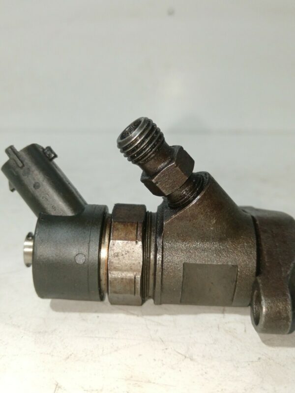 INYECTOR PEUGEOT 206 BERLINA 1.6 HDi FAP CAT (9HZ / DV6TED4) DIESEL Motor 1,6 Ltr.  109 CV  [1998 - 2010] 3 Puertas - Imagen 3