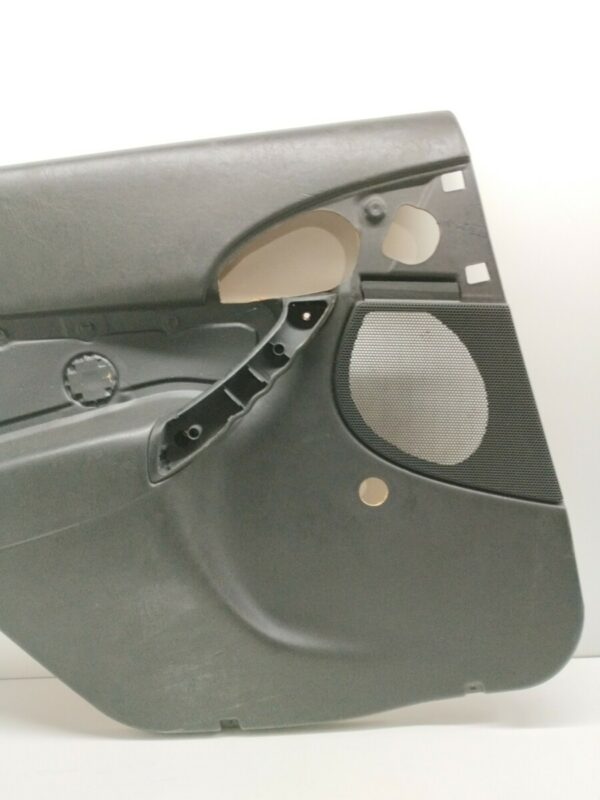 TAPIZADO INTERIOR PUERTA DELANTERO IZQUIERDO FORD FOCUS BERLINA (CAP) Ambiente (D) NAFTA Motor 1,6 Ltr.  101 CV  [2004 - 2007] 3 Puertas - Imagen 2