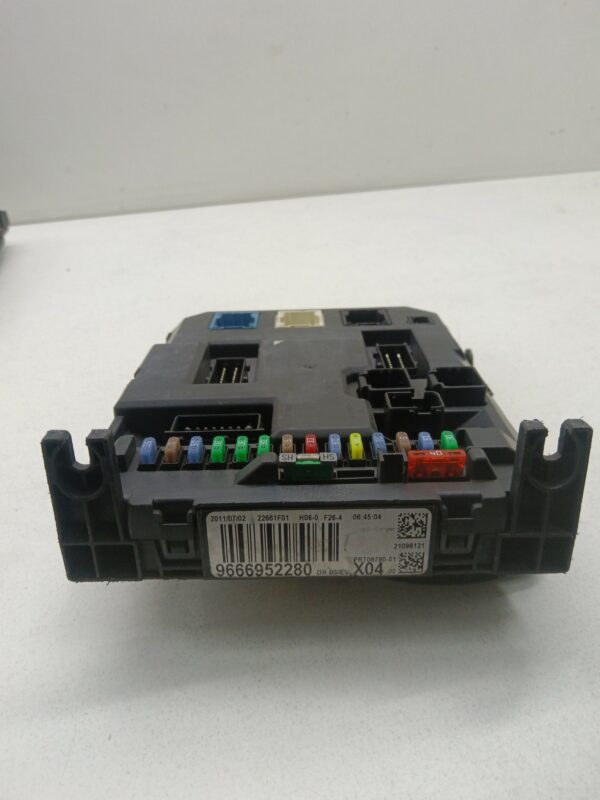 CAJA RELES / FUSIBLES / MODULO BSI CITROEN C3 1.4 HDi DIESEL Motor 1,4 Ltr.  68 CV  [1995 - 2010] 3 Puertas - Imagen 2