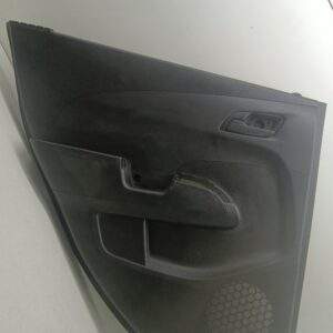 TAPIZADO INTERIOR PUERTA TRASERO IZQUIERDO CHEVROLET SONIC BERLINA HATCHBACK LS NAFTA 95 Motor 1,2 Ltr.  86 CV  [2011 - 2016] 5 Puertas