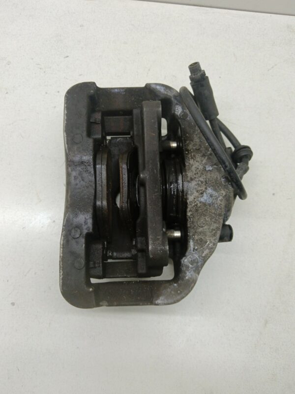 MORDAZA DE FRENO DELANTERA IZQUIERDA BMW SERIE 5 BERLINA (E60) 2.0 Turbodiesel CAT DIESEL Motor 2,0 Ltr.  177 CV  [2003 - 2010] 3 Puertas - Imagen 2