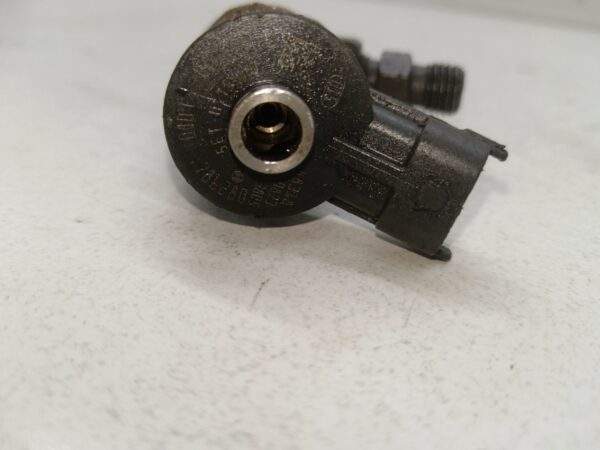 INYECTOR PEUGEOT 206 BERLINA 1.4 HDi DIESEL Motor 1,4 Ltr.  68 CV  [1998 - 2010] 3 Puertas - Image 2