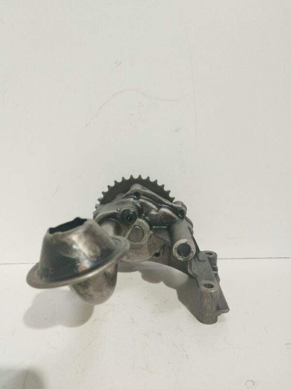 BOMBA ACEITE VOLKSWAGEN POLO (6R1) 1,2 NAFTA 95 Motor 1,2 Ltr.  60 CV  [2009 - 2014] 3 Puertas - Imagen 3
