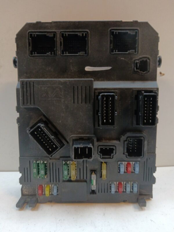 CAJA RELES / FUSIBLES / MODULO BSI PEUGEOT 407 Business Line NAFTA 95 Motor 1,8 Ltr.  125 CV  [2004 - 2011] 4 Puertas