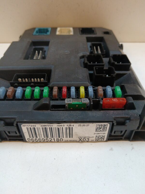 CAJA RELES / FUSIBLES / MODULO BSI CITROEN C3 1.4 HDi Exclusive DIESEL Motor 1,4 Ltr.  68 CV  [1995 - 2010] 5 Puertas - Imagen 2