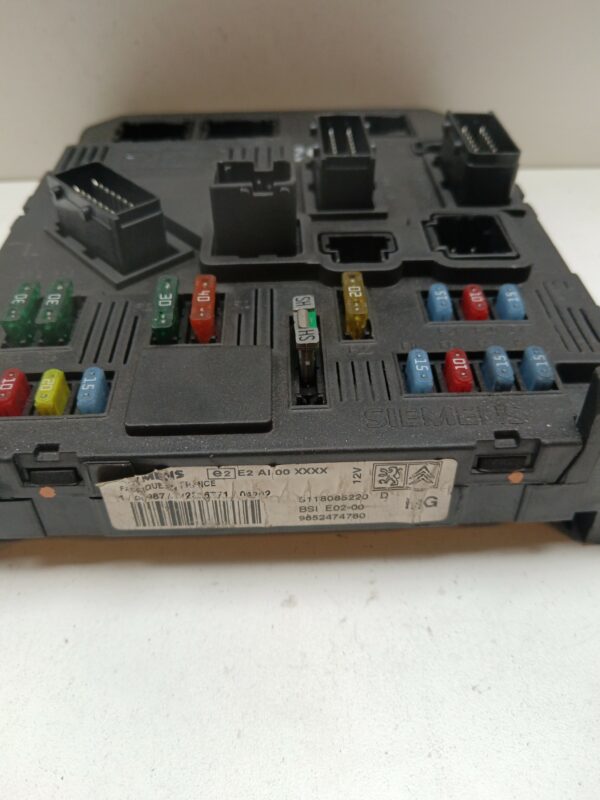 CAJA RELES / FUSIBLES / MODULO BSI PEUGEOT 206 BERLINA X-Line NAFTA 95 Motor 1,1 Ltr.  60 CV  [1998 - 2010] 5 Puertas - Imagen 2