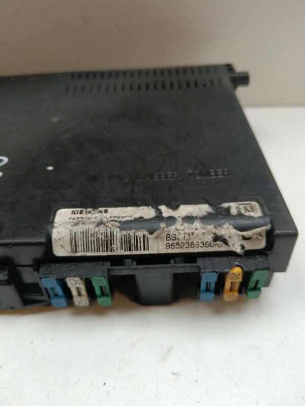 CAJA RELES / FUSIBLES / MODULO BSI PEUGEOT 206 BERLINA X-Line NAFTA 95 Motor 1,1 Ltr.  60 CV  [1998 - 2010] 5 Puertas - Imagen 2