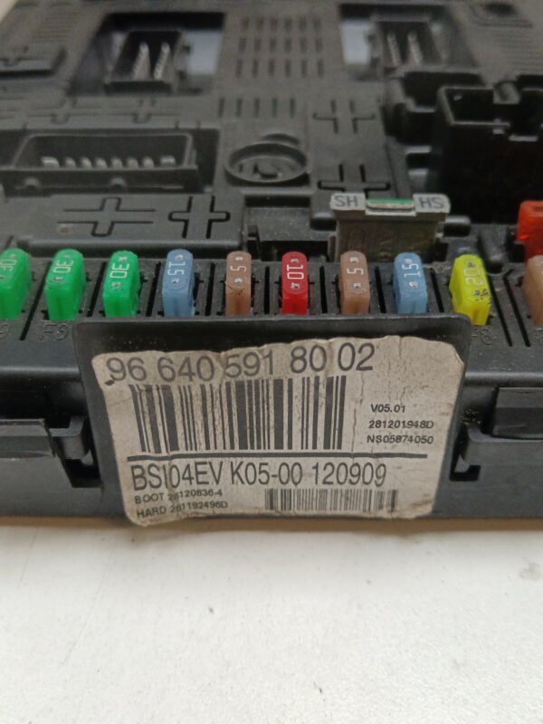 CAJA RELES / FUSIBLES / MODULO BSI PEUGEOT 308 Access DIESEL Motor 1,6 Ltr.  99 CV  [2013 - 2021] 5 Puertas - Imagen 2