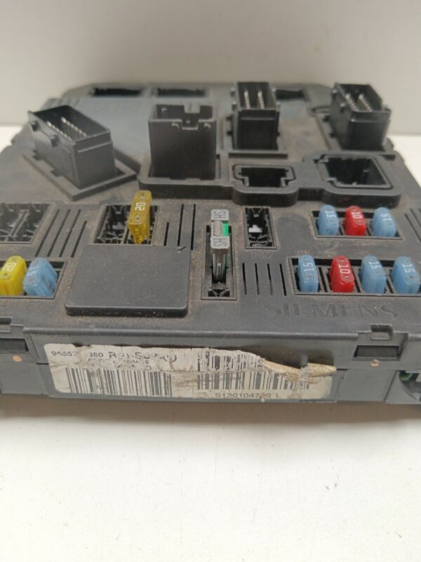 CAJA RELES / FUSIBLES / MODULO BSI PEUGEOT 407 SW ST Sport DIESEL Motor 2,0 Ltr.  136 CV  [2004 - 2011] 5 Puertas - Imagen 2