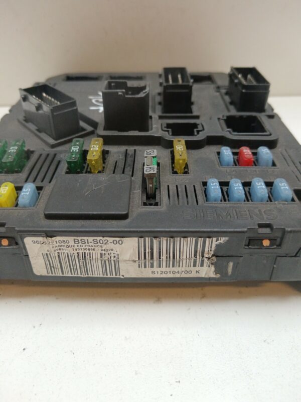 CAJA RELES / FUSIBLES / MODULO BSI PEUGEOT 407 SW 2.0 16V HDi FAP DIESEL Motor 2,0 Ltr.  140 CV  [2004 - 2011] 3 Puertas - Imagen 2
