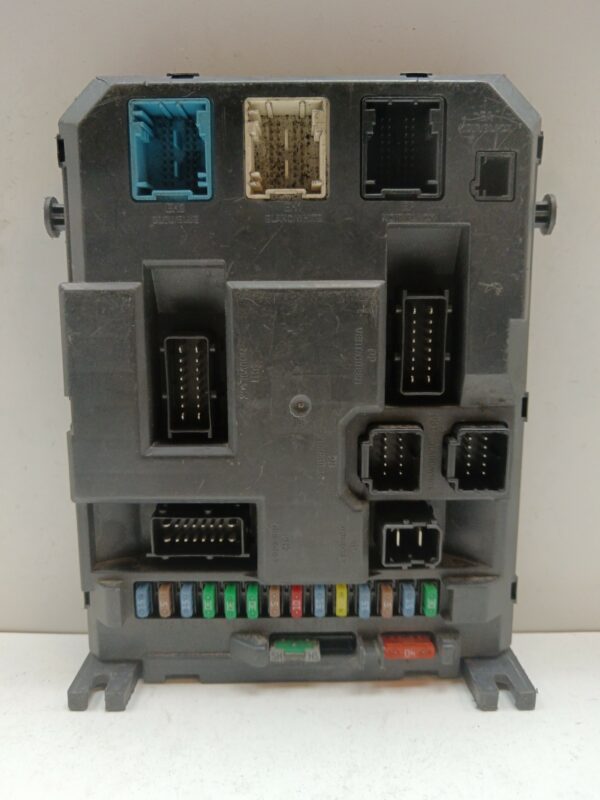 CAJA RELES / FUSIBLES / MODULO BSI PEUGEOT 207 SW Confort NAFTA 95 Motor 1,4 Ltr.  95 CV  [2007 - 2012] 5 Puertas