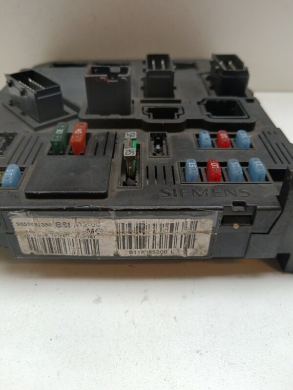 CAJA RELES / FUSIBLES / MODULO BSI CITROEN C3 1.4 HDi Exclusive DIESEL Motor 1,4 Ltr.  68 CV  [1995 - 2010] 5 Puertas - Imagen 2