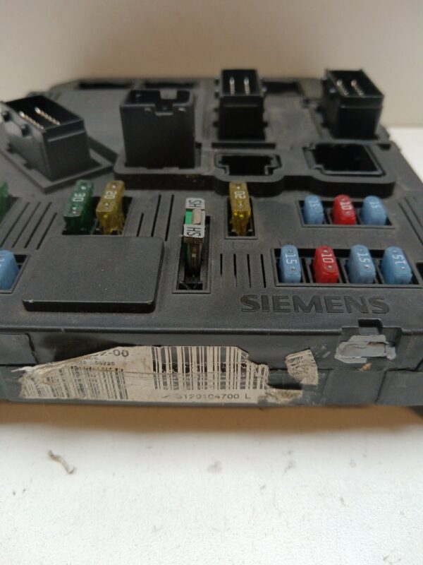 CAJA RELES / FUSIBLES / MODULO BSI PEUGEOT 407 SR Confort DIESEL Motor 1,6 Ltr.  109 CV  [2004 - 2011] 4 Puertas - Imagen 2