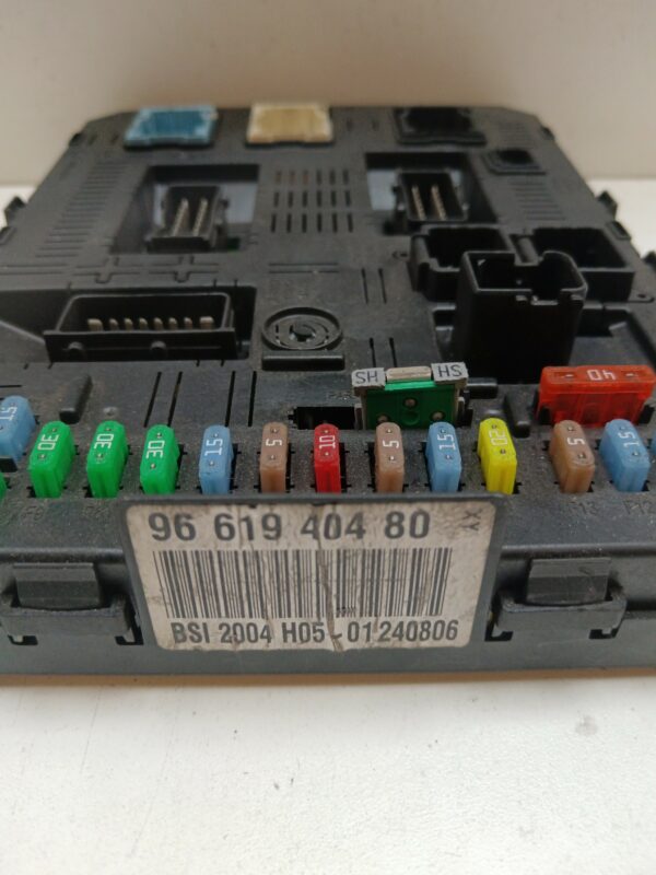CAJA RELES / FUSIBLES / MODULO BSI PEUGEOT 307 BREAK / SW (S1) SW NAFTA 95 Motor 1,6 Ltr.  109 CV  [2002 - 2005] 5 Puertas - Imagen 2