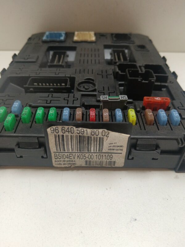 CAJA RELES / FUSIBLES / MODULO BSI CITROEN C4 BERLINA Exclusive NAFTA 95 Motor 1,6 Ltr.  109 CV  [2004 - 2011] 5 Puertas - Imagen 2