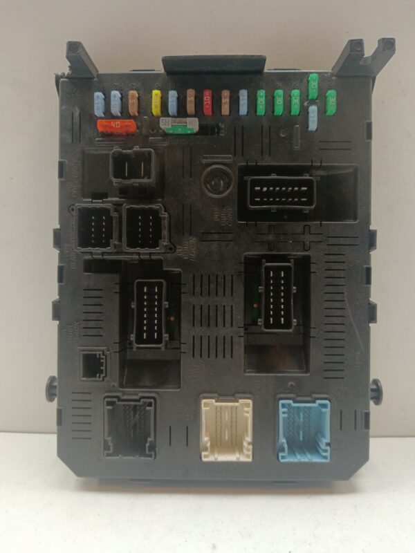 CAJA RELES / FUSIBLES / MODULO BSI PEUGEOT 407 SR Confort DIESEL Motor 1,6 Ltr.  109 CV  [2004 - 2011] 4 Puertas