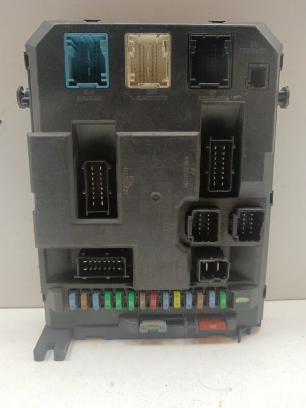 CAJA RELES / FUSIBLES / MODULO BSI PEUGEOT 207 Confort DIESEL Motor 1,4 Ltr.  68 CV  [2006 - 2012] 5 Puertas