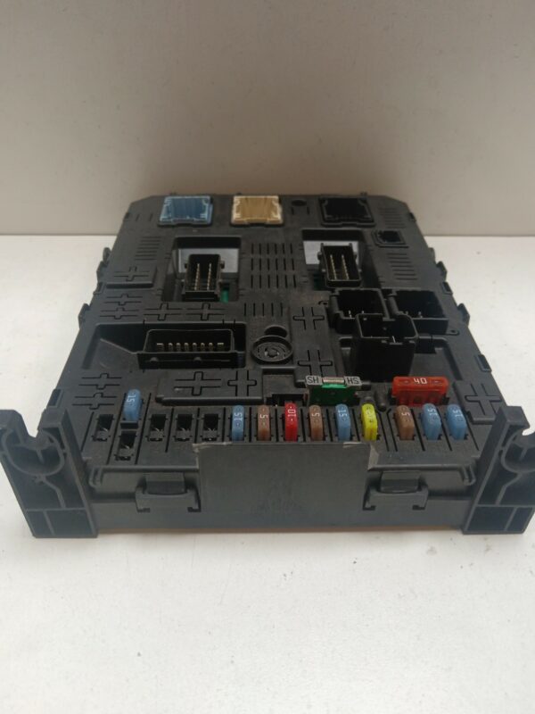 CAJA RELES / FUSIBLES / MODULO BSI CITROEN C4 BERLINA Collection DIESEL Motor 1,6 Ltr.  109 CV  [2004 - 2011] 5 Puertas - Imagen 2