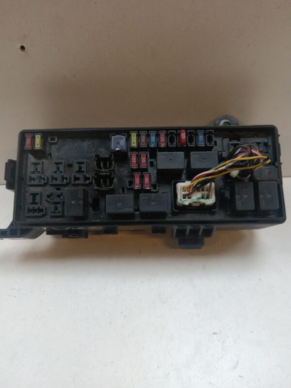 CAJA RELES / FUSIBLES MITSUBISHI L 200 (KA0/KB0) Cabina doble Intense 4x4 DIESEL Motor 2,5 Ltr.  167 CV  [2006 - 2015] 4 Puertas