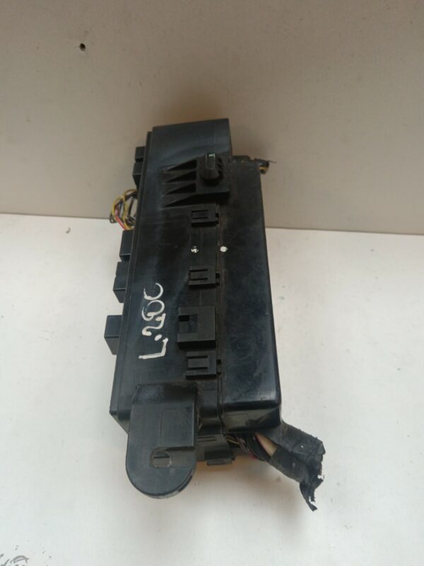 CAJA RELES / FUSIBLES MITSUBISHI L 200 (KA0/KB0) Cabina doble Intense 4x4 DIESEL Motor 2,5 Ltr.  167 CV  [2006 - 2015] 4 Puertas - Imagen 2