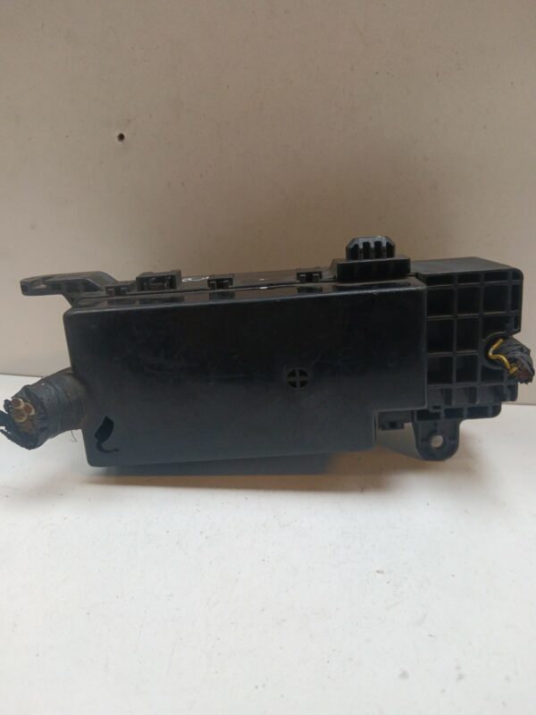 CAJA RELES / FUSIBLES MITSUBISHI L 200 (KA0/KB0) Cabina doble Intense 4x4 DIESEL Motor 2,5 Ltr.  167 CV  [2006 - 2015] 4 Puertas - Imagen 3
